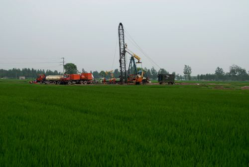 中原油田首個國際脫酸項目投產(chǎn)一次成功 中原油田首個國際脫酸項目投產(chǎn)一次成功