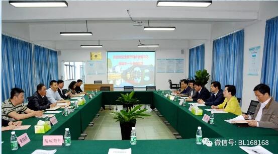 ▲無(wú)錫市科協(xié)黨組書記陳曉華一行調(diào)研企業(yè)科協(xié)工作 ▲無(wú)錫市科協(xié)黨組書記陳曉華一行調(diào)研企業(yè)科協(xié)工作