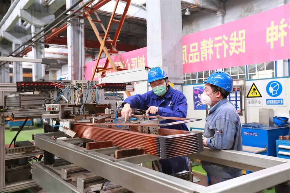 哈電電機(jī)線圈分廠技師工作室榮獲全國工人先鋒號 哈電電機(jī)線圈分廠技師工作室榮獲全國工人先鋒號