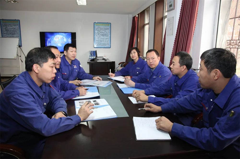 哈電電機(jī)線圈分廠技師工作室榮獲全國工人先鋒號 哈電電機(jī)線圈分廠技師工作室榮獲全國工人先鋒號