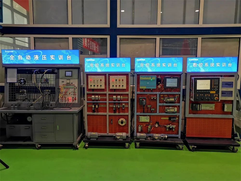 哈電電機(jī)線圈分廠技師工作室榮獲全國工人先鋒號 哈電電機(jī)線圈分廠技師工作室榮獲全國工人先鋒號