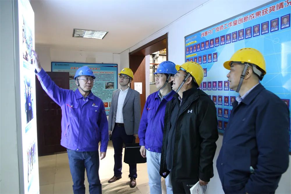 哈電電機(jī)線圈分廠技師工作室榮獲全國工人先鋒號 哈電電機(jī)線圈分廠技師工作室榮獲全國工人先鋒號