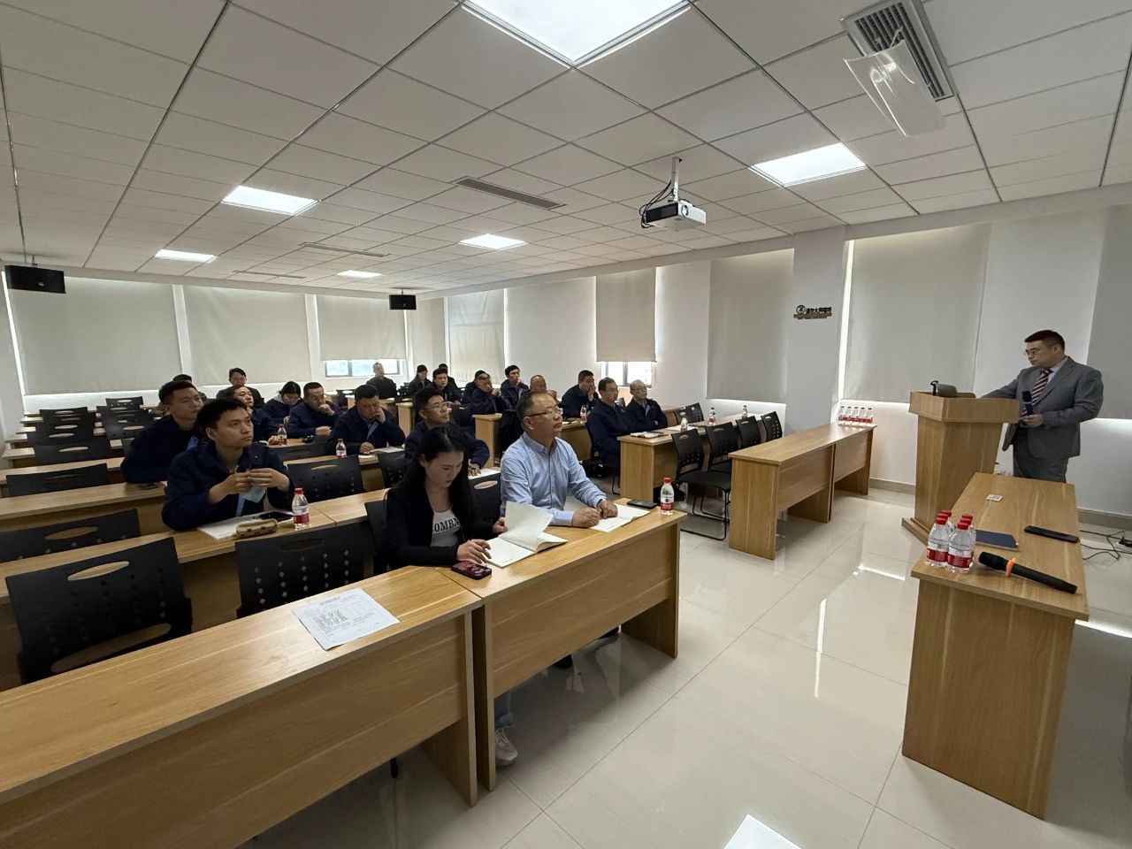 江恒閥業(yè)聯(lián)合國(guó)內(nèi)知名教育機(jī)構(gòu)舉辦高效執(zhí)行內(nèi)訓(xùn),助力組織效能升級(jí) 江恒閥業(yè)聯(lián)合國(guó)內(nèi)知名教育機(jī)構(gòu)舉辦高效執(zhí)行內(nèi)訓(xùn),助力組織效能升級(jí)
