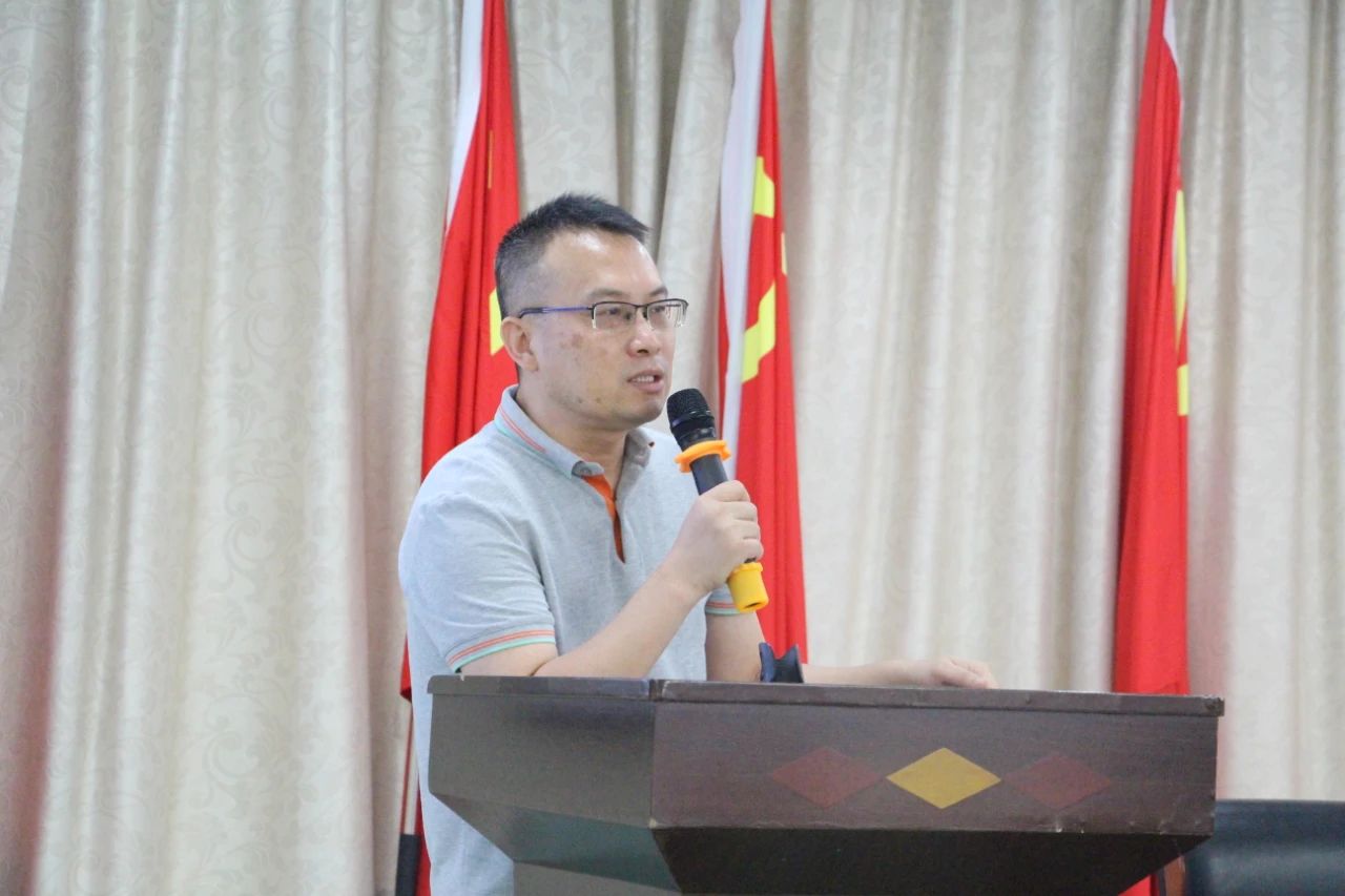 迪普戰(zhàn)略咨詢研究所董事長(zhǎng)、浙大復(fù)旦西南交大客座教授、資深產(chǎn)業(yè)分析師 趙玉琦 迪普戰(zhàn)略咨詢研究所董事長(zhǎng)、浙大復(fù)旦西南交大客座教授、資深產(chǎn)業(yè)分析師 趙玉琦