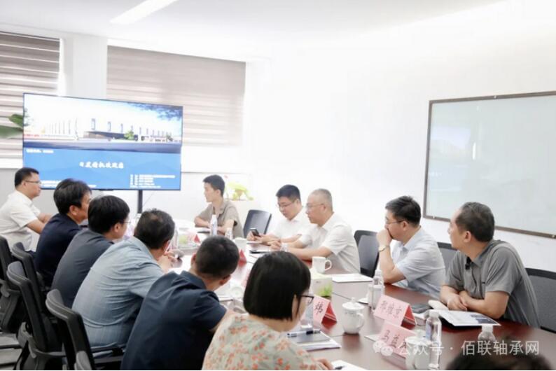 洛陽工信局和洛軸領(lǐng)導(dǎo)等專項(xiàng)調(diào)研組赴日發(fā)精機(jī)考察 共謀軸承產(chǎn)業(yè)高質(zhì)量發(fā)展 洛陽工信局和洛軸領(lǐng)導(dǎo)等專項(xiàng)調(diào)研組赴日發(fā)精機(jī)考察 共謀軸承產(chǎn)業(yè)高質(zhì)量發(fā)展