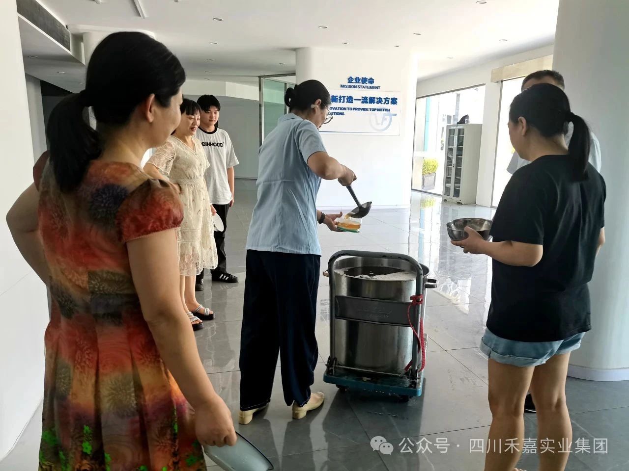 公司為員工供應(yīng)清涼湯 公司為員工供應(yīng)清涼湯