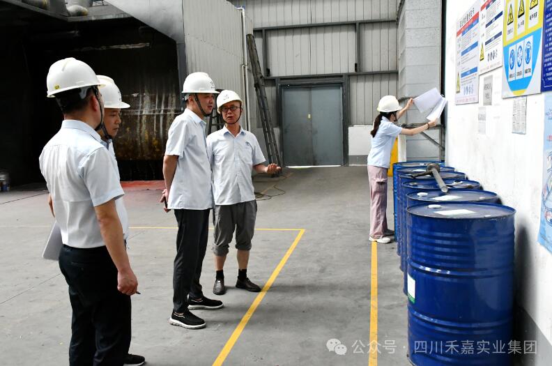 姚總實(shí)地查看防暑措施落實(shí)情況 姚總實(shí)地查看防暑措施落實(shí)情況